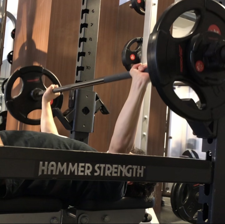 ベンチプレスを動画で撮ってフォームを確認した